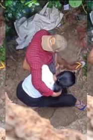 မတ်တပ်ရပ်ပြီး ဂွင်းတိုက်ပေး (ချောင်းရိုက်)